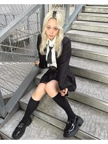 ユーフォリア 渋谷グランデ(Euphoria SHIBUYA GRANDE)&nbsp;ハイトーン　ブロンドヘア　レイヤーカット　ウェーブ巻き　YUKI