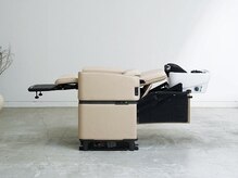 ユニック コウベ(unique KOBE)の雰囲気（フルフラットのシャンプー台で癒しのひと時をお過ごしください！）