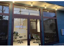 ネオ(NEO)の雰囲気（ネオンが目印。喧騒を離れて、自分を整える入口）