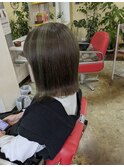 外ハネ　ミディアムヘアー