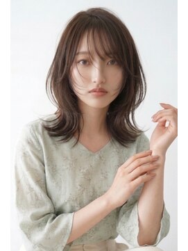 エマ(emma) 抜け感たっぷりふわっと小顔くびれミディアムレイヤー春夏ヘア