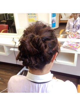 イヴァルヴ(EVOLVE) 結婚式スタイル大人ナチュラル華やかアップスタイル