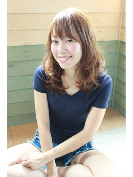 アトレ コウベ(Attrait KOBE) ミディアム × ゆるウェーブ