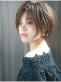 ハーフバングで色気ただようスケルトンショート