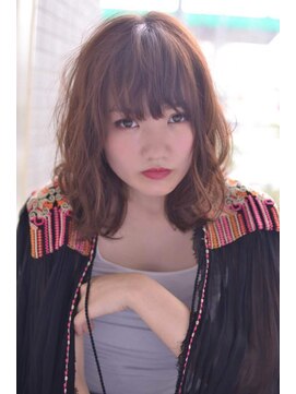 ロレ(lole') 毛先の遊びでフリンジミディアム