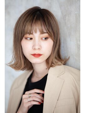 シェルベアー 銀座四丁目(Shell Bear) バレイヤージュアッシュカラー前下がりショート.