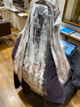 シャンプー前処理をして薬剤塗布したところです。