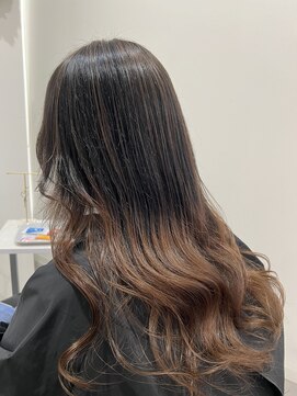 ナッツ(Nut's) 暗めバレイヤージュ