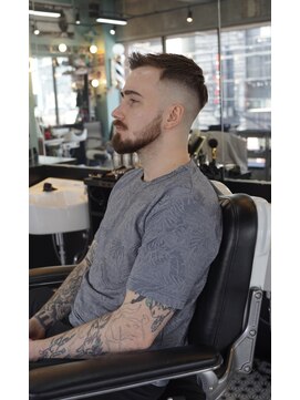 タイト スワッグ バーバーワークス(TIGHT SWAG BARBERWORKS) スキンフェード×ウェーブアップ