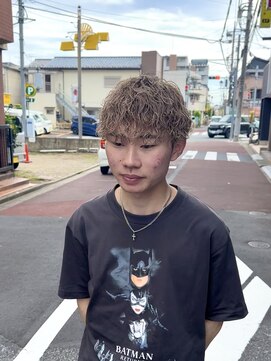 ガオプロデュースバイレボ(gao produced by revo) スパイラルパーマ/メンズパーマ/ハイトーンカラー/ベージュ