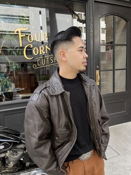 フォーコーナーズ(Four Corners) サイドパート/七三分け/バーバー