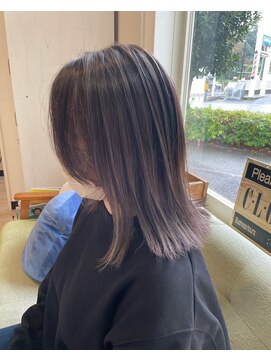 シェリー(Cherie) バレイヤージュ×イルミナカラー　若干シルバー寄りのベージュ