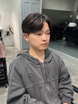 ジーニー 千葉(GENiE) フェザーパーマ/毛流れセンターパート/刈り上げショート