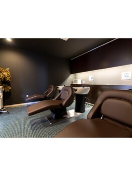 心の底からrelaxできる【心地良い個室ルーム】フラット式のシャンプー台は眠ってしまう程の心地よさ…♪