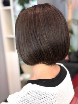 ミーティア バイ クアトロ(Meteor By QUATRO) 小顔ボブ