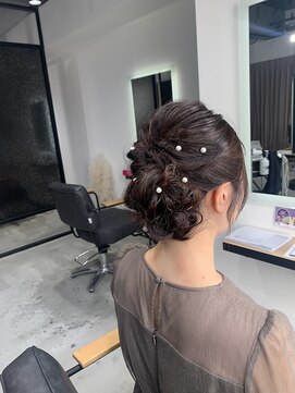 アリーズ シブヤ(ALLYS shibuya) ゆるふわアップスタイル