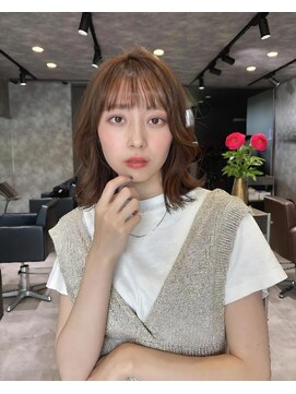 プラスイズム(PLUSISM) くびれミディアムヘア