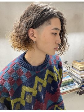 ロイジー(roijir) スパイラルパーマ×フェードカット