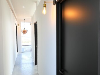 ネーム(Nemu.)の写真/完全個室で居心地の良い、おしゃれなサロン。周りを気にせずあなただけのサロンタイムをお過ごしください♪
