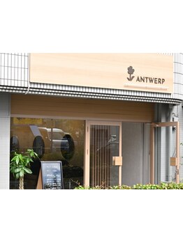 プライベート感ある大人向けヘアサロンで、髪質改善しませんか?最新の薬剤を使用し、理想の美髪へ!