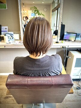 ヘアーメイクロージー 八軒店 (HAIR MAKE ROSY) くびれショートボブ大人ハイライト白髪ぼかし