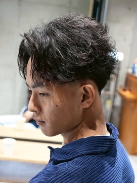 MEN'S/フェザーショート×テーパーフェード/ニュアンスパーマ