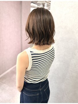 フランチェスカドットボブ(francesca.bob) 切りっぱなしボブ×アッシュベージュ【渡辺俊弥】梅田