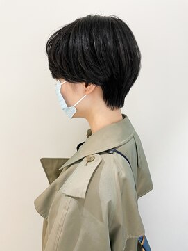 ネイヴィル(navile) 地毛風グレージュ×ショートヘア