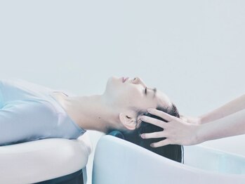 ヴェリテ(Verite produced by LA'BO)の写真/新メニュー"Aujua(オージュア)ヘッドスパ"を導入。疲れを解消するだけでなく、頭皮や髪に栄養を与える―。