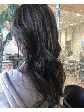 ペリドットエフ(peridot f) 白髪ぼかし ハイライト カラー 暗髪 ゆる巻き ロング 30代 40代