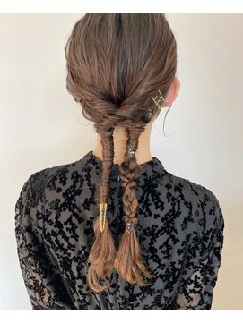 ヌール(Nuru) ツイン編みおろし