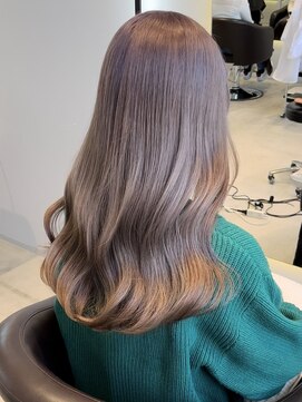 ケリーアン 太田(kelly.un) 透明感グレージュカラー / シアーカラー / ハイトーン / 太田