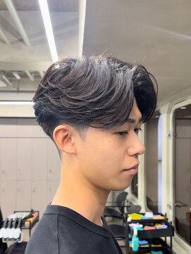 ニコ トウキョウ ロジック(nico TOKYO Logic) 刈り上げセンターパートテーパーフェードカットニュアンスパーマ