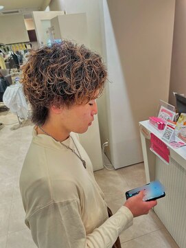 エヌアンドエーコンティ(N&A CONTi) 視線を集める圧倒的な存在感◎強めパーマ