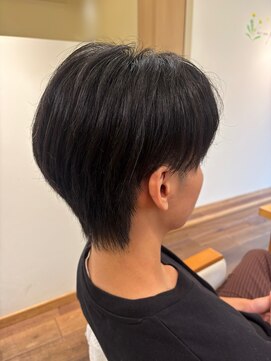 ピサンリ(pissenlit) ツーブロック　センター分け　ストレート