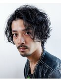 センターパートウルフ波巻きツイストスパイラルパーマ黒髪
