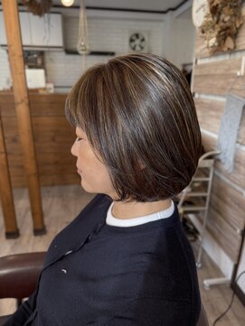 ラニ ヘアーアイラッシュ(lani hair eyelash) ハイライト×美形の上品ボブ