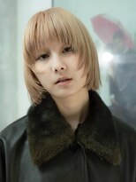 マーシー(MAAAAAC) 【HIEDA】レイヤーショートボブ クリームベージュ