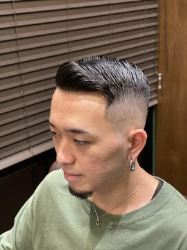 ヒロギンザバーバーショップ 丸の内店(HIRO GINZA BARBER SHOP) フェードカット×サイドパート