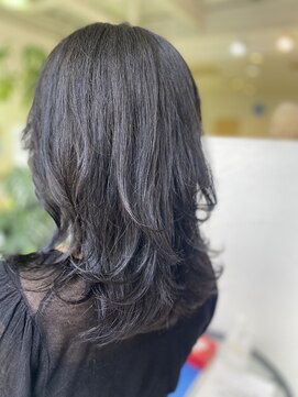 サロンドボウイ(Salon de Bowi) ブルーブラック×レイヤーカット