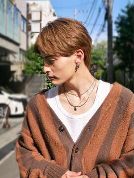 ブルーダー(Bruder) ナチュラルなセンターパートスタイル