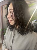 黒髪・パーマ・ミディアム