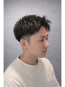 ワンワンオー バーバーショップ 長浜店(@110 BARBER SHOP) アップバング・マッシュフェードで創る、エッジの効いた男の表情