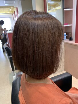 ミズグラート(Ms. grato) クラシカルなボブにツヤツヤ明るめカラー