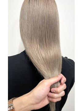 エスアイ(S.i) ホワイトベージュ［五条駅/京都駅/七条駅/四条駅/烏丸駅］