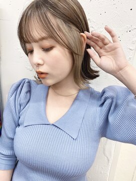 イルウィ(irwi) 【トレンド】ホワイトブロンドインナーカラー　外ハネボブ