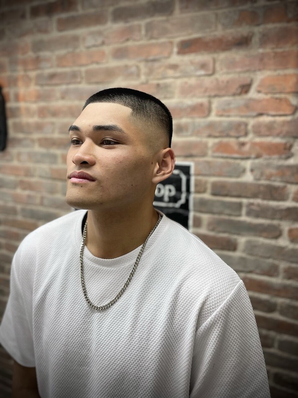 坊主 坊主は楽だ。 その代わりに、風邪ひきやすくなった気がする。 防寒