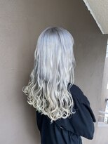 ジーナ サンシャイン通り池袋(Zina)&nbsp;ホワイトカラー　アッシュ　zinaタナカユウタ