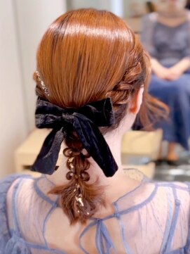 フォーエス(4S) タイト編み下ろしヘアアレンジ