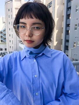 ルーム(Loom.) ボブウルフ　オン眉　ショートウルフ　ナチュラルモードヘア